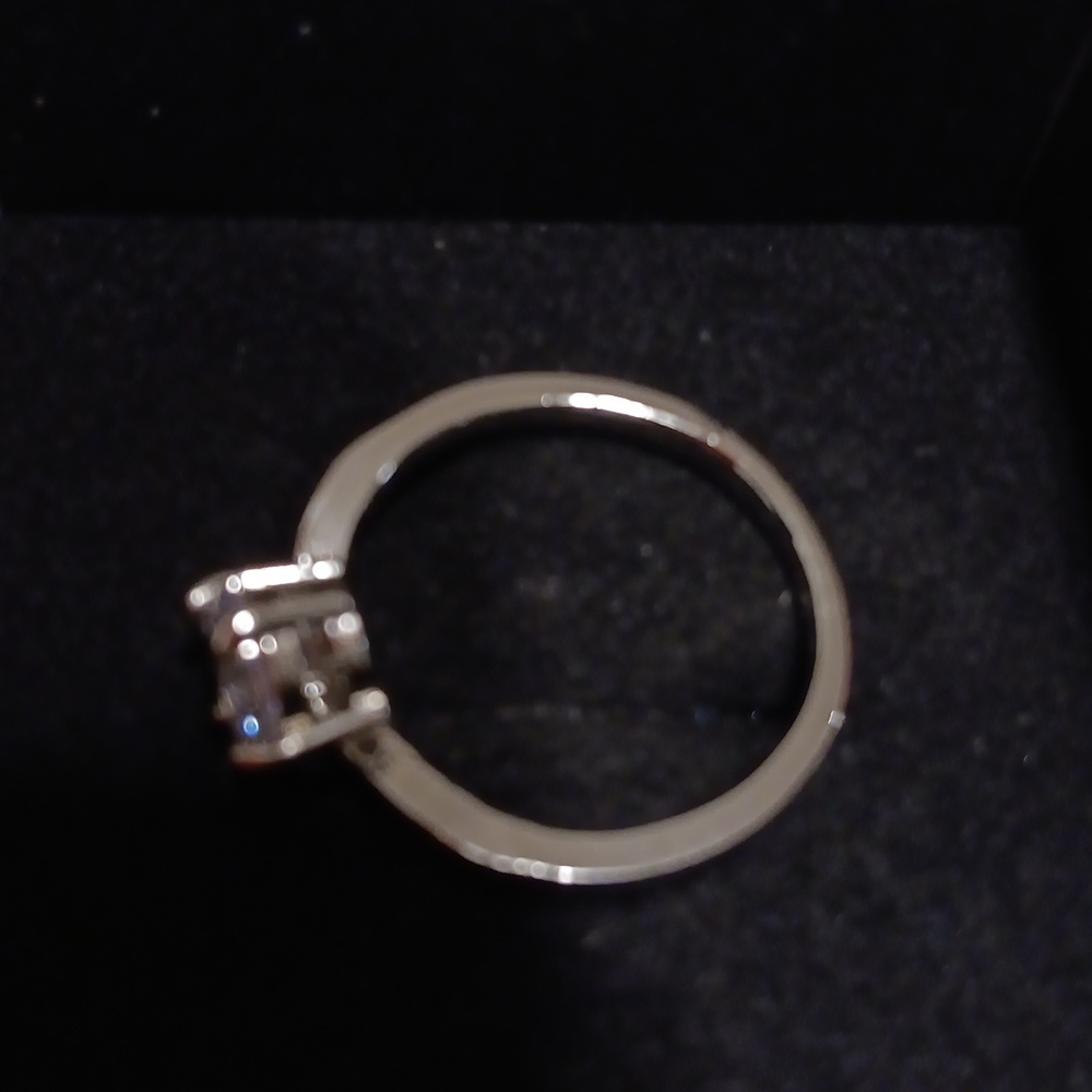 Cubic Zirconia Ring Size 7 NIB - Picture 3 of 3